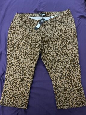 Fashion Nova Leopard Print Capris in Tan and Black